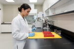 Toallas Absorbentes para Control de Derrames Agresivos / HazMat (50 piezas) - Imagen 9